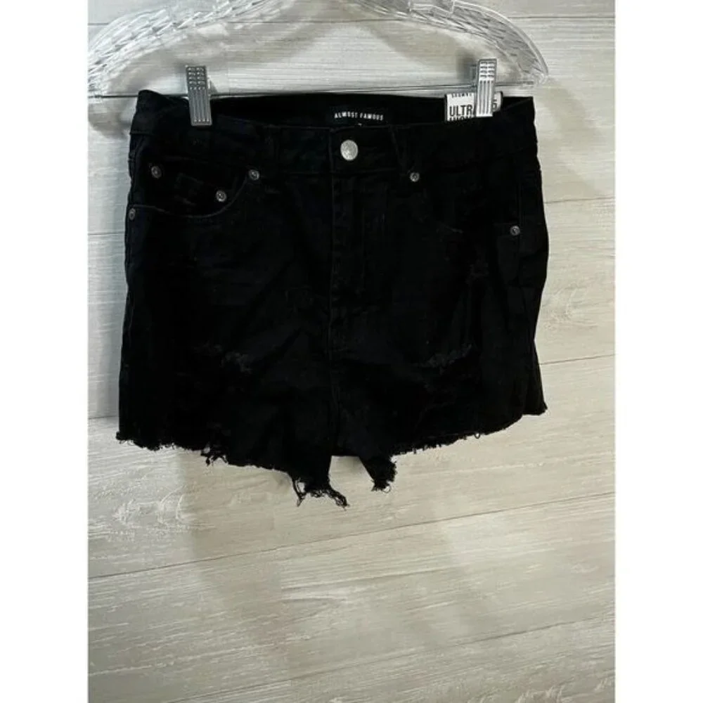 Almost Famous Ultra High Rise Short Black Distressed‎ Size 5